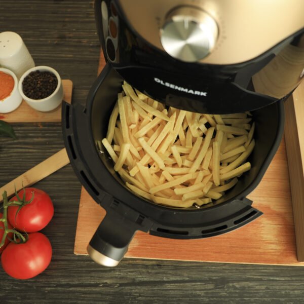 Olsenmark  Air Fryer with Auto off Powerful 1400W 2.8L Digital -OMAF2448