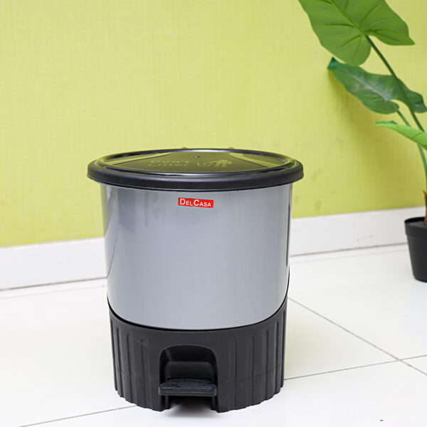 Delcasa 12L Easy Pedal Trash Bin