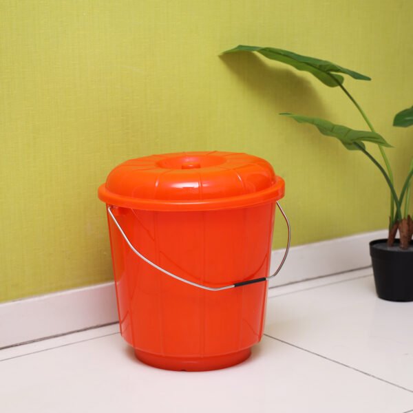 DC1641 18Ltr Plastic Bucket with Lid - Strong Handle- Red- 18 Liter